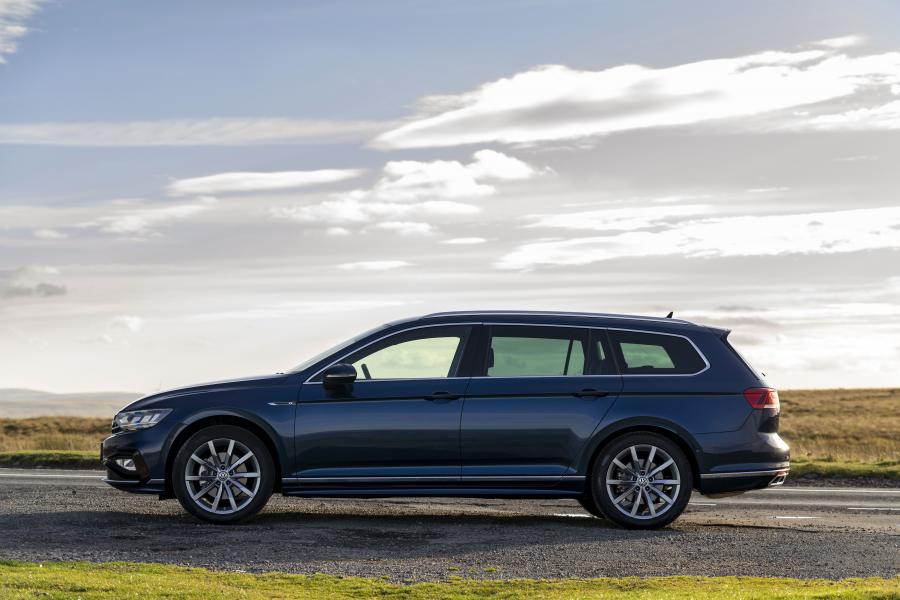  Volkswagen Passat R-Line Estate (B8) 2019 года  (UK) (фото 21 из 25)